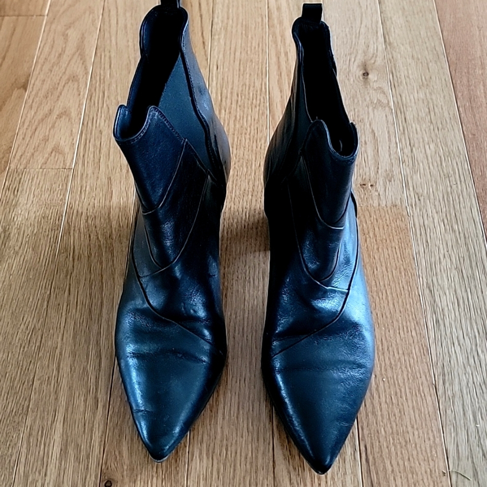 Napoleoni Pointed Black Boots size 37 (runs narrow) great condition